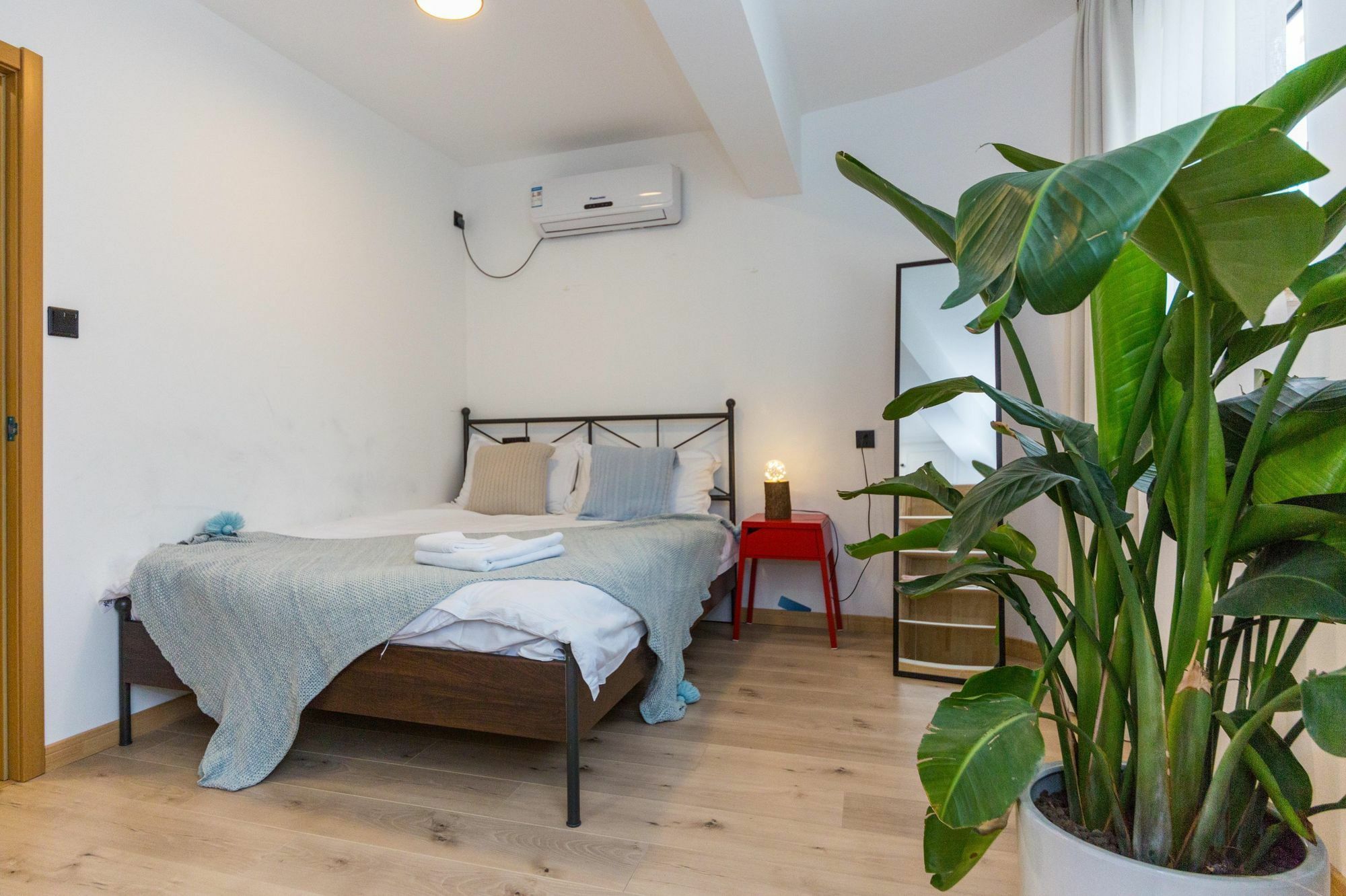 Henry'S Apartment - South Maoming Road Shanghai Buitenkant foto